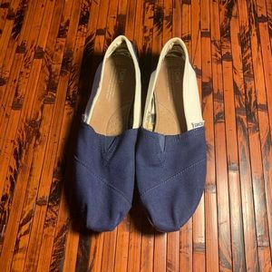 Toms slip on flats size 9.5